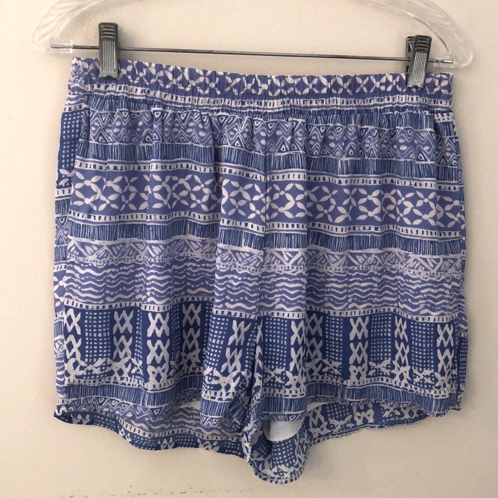 Everly Blue & White boho patterned silky textured shorts lined elastic waist M